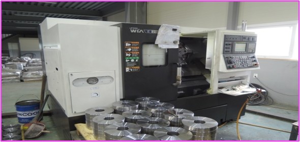 مخرطة CNC وقطع مشغلة